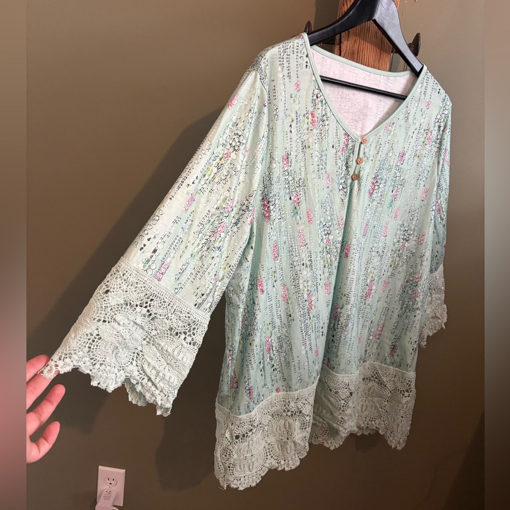 Women's Mint Green Floral Lace-Trim Tunic Top